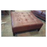 LEATHER TUFTED COCKTAIL/OTTOMAN