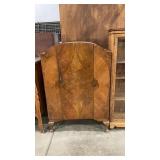 ART DECO BOOKMATCHED BURR WALNUT WARDROBE