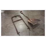 WOOD HANDLE ANTQ SCOOP SHOVEL & HARPOON HAY FORK
