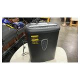 AMAZON BASICS PAPER SHREDDER