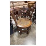 BURGERMEISTER DUTCH COLONIAL VTG  ROUND CHAIR