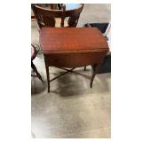 IMPERIAL STYLE DROP LEAF MAHOGANY ACCENT TABLE