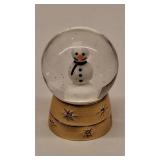 ESTEE LAUDER 'SNOWMAN SNOWGLOBE' PERFUME COMPACT