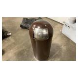 RETRO UNITED PUSH FLAP TRASH CAN