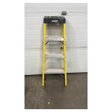 HUSKY 4' FIBERGLASS LADDER