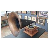 1900'S VICTOR TALKING MACHINE PHONOGRAPH TYPE M