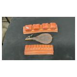 2 LEATHER AMMO POUCHES AND POWDER HORN