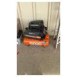 RIGID 4.5 GALLON 200 PSI AIR COMPRESSOR