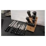 HENCKLES KNIFE BLOCK & ASSORTED CUTTLERY