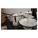 VTG ENAMELWARE KITCHEN ITEM ASSORTMENT