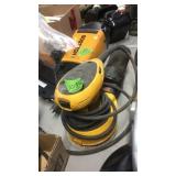 DEWALT ORBITAL SANDER
