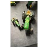 DIE CAST METAL JOHN DEERE 2440 TRACTOR & DIE CAST