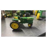 DIE CAST VINTAGE JOHN DEERE 3010 TRACTOR