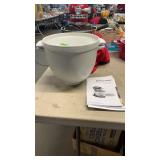 KITCHEN AID CERAMIC MIXING BOWL W/ LID