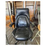 LAZBOY BLACK LEATHER SWIVEL OFFICE CHAIR