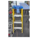 WERNER 4FT FIBERGLASS STEP LADDER