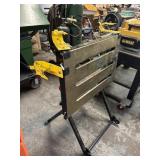 ADJUSTABLE STRONG HAND WORK BENCH