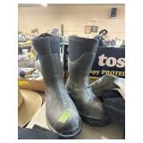 MUCK BOOTS INSULATED SIZE 12? W/ ICE CLEATS