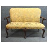 18THC. IRISH SETTEE W/ PAW FEET & LION HEADS