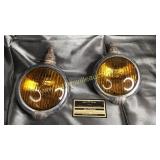 2 amber lights with brackets