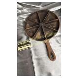 Car iron cornbread wedge skillet