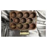 Cast iron old USA corn muffin pan