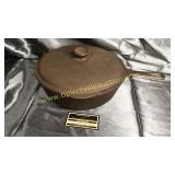 No 8 chicken fryer with lid