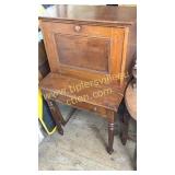 Small Lincoln desk 26x45h