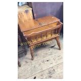 Maple retro flip top end table