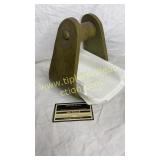 Stirrup napkin holder
