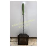 Green handle popcorn popper