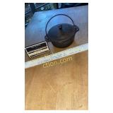 Wagner miniature Dutch oven with lid