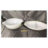White Pyrex 2.5qt bowl and divided dish