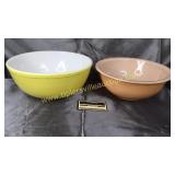 Pyrex yellow 4qt bowl and Pyrex peach glass