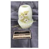 Fenton small custard Burmese satin fairy lamp