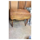 Drop leaf table