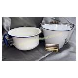 Enamel ware chamber pot and bucket