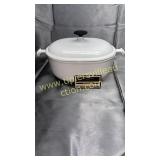 Lecreuset enamel over cast baking pan