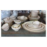 Warwick China complete 8 plc setting with serving