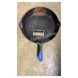 No8 cast iron skillet