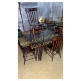 Antique oak Robbins table with 4 leafs  and 4
