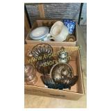 2 boxes of miscellaneous glassware