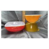 2 Pyrex and 1 fireking bowl