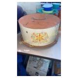 Vintage tin cake saver