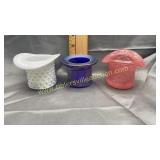 3 small hat vases
