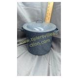 Grey speckled graniteware pot with lid