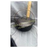 Unmarked Dutch oven with lid and handle