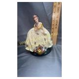 Lady statue with flowers made in Italy