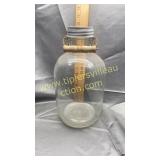 Gallon jar with handle