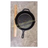 Lodge cast iron skillet